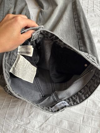 Pantalón vaquero gris de Zara