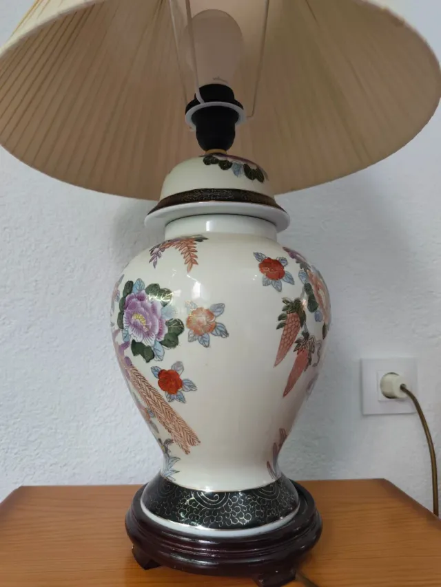 LAMPARA VINTAGE DE PORCELANA CHINA PINTADA A MANO