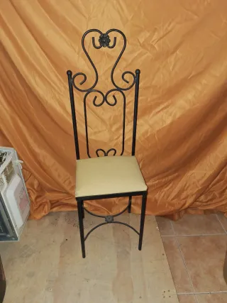 Sedia decorativa in ferro battuto beige e nero