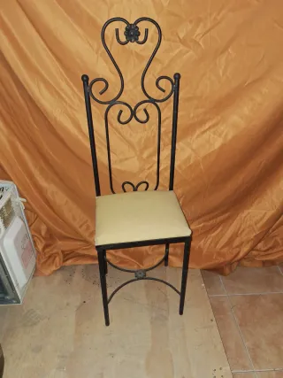 Sedia decorativa in ferro battuto beige e nero