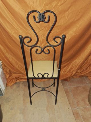 Sedia decorativa in ferro battuto beige e nero