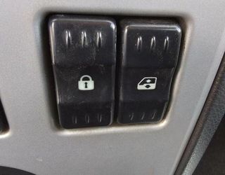 Mando elevalunas delantero dacia logan 1.4 5046877