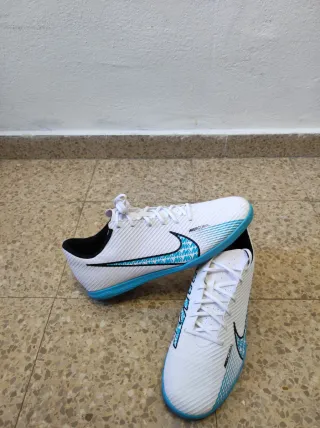 Zapatillas Fútbol Sala Nike Blancas y Azules