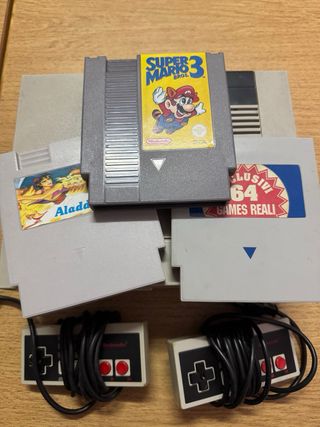 Nintendo NES: 2 controller, Zapper e 3 giochi