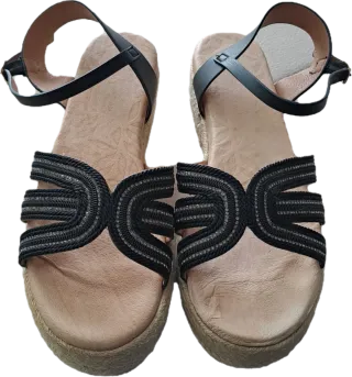 Sandalias Mustang Beige y Negras