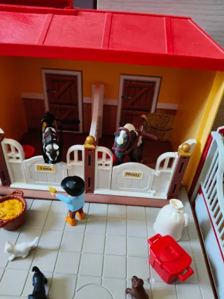 Playmobil Maletín Cuadras y Accesorios