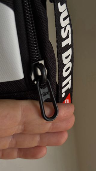 Mochila Nevera Nike Negra y Blanca