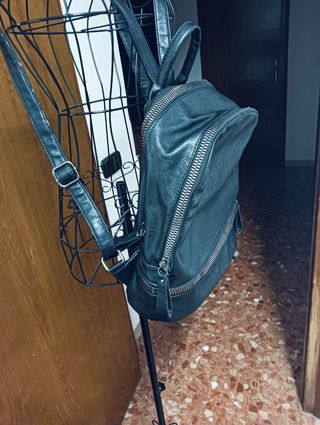 Mochila Prada Negra,tiene un poco desconchado,corr