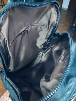 Mochila Prada Negra,tiene un poco desconchado,corr