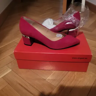 Zapatos Angari Talla 35 Rojo con Detalle Dorado
