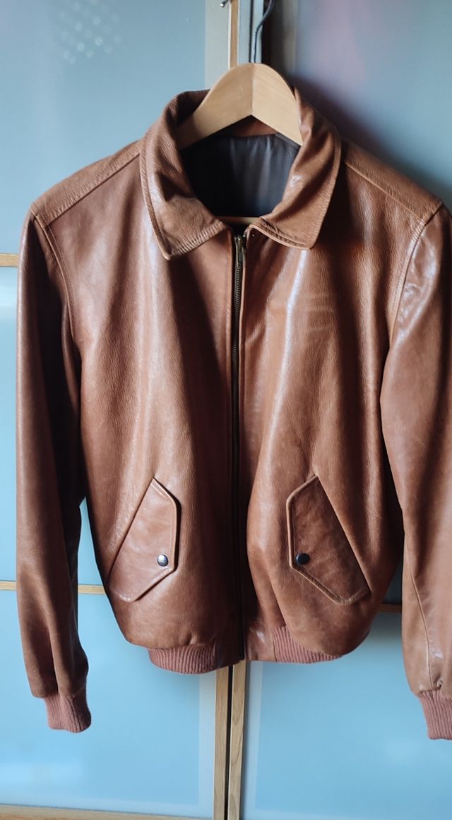 Chaqueta de piel marrón