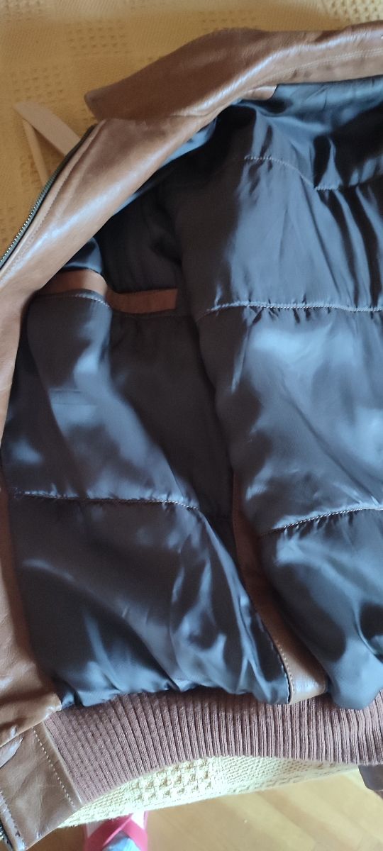 Chaqueta de piel marrón