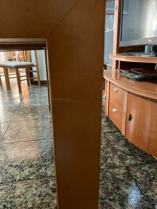 Mesa de comedor de madera y extensible. 