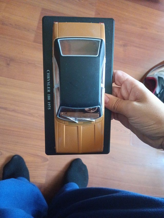 Coche retro Chrysler 180 1975
