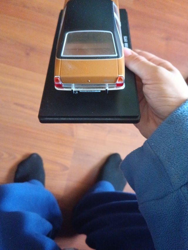 Coche retro Chrysler 180 1975