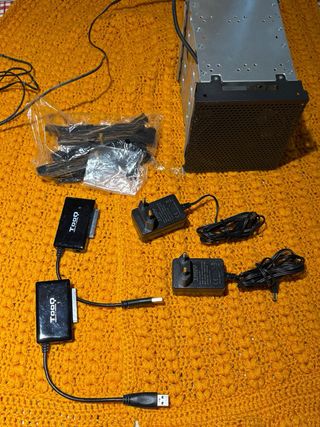 Rack 4 discos duros + adaptadores USB