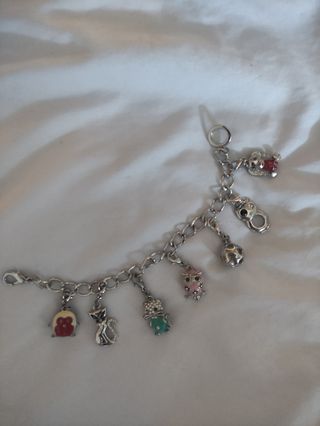 Pulsera tipo Pandora con charms
