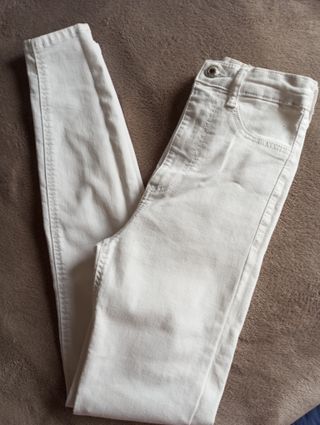 Pantalón pitillo blanco