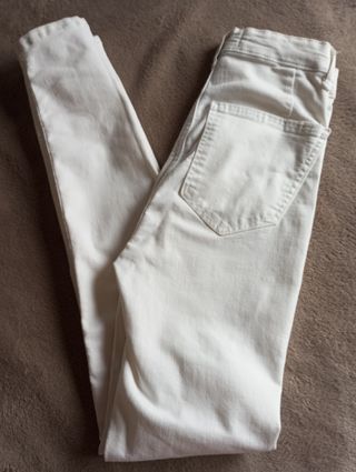 Pantalón pitillo blanco