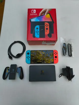 Nintendo Switch OLED Azul/Roja Impecable