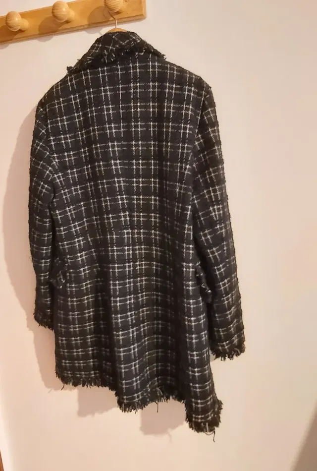 Abrigo Javier Simorra cuadros blanco y negro