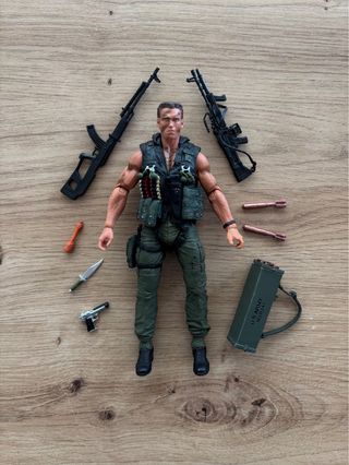 Figura Commando Arnold Schwarzenegger NECA