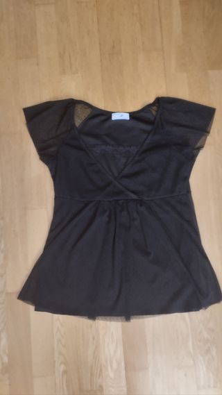 Blusa negra con tul