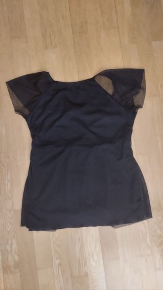 Blusa negra con tul