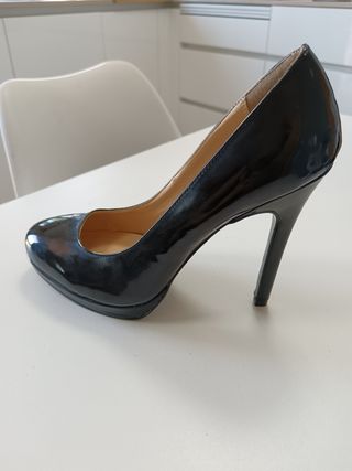 Zapato tacón charol negro sin estrenar