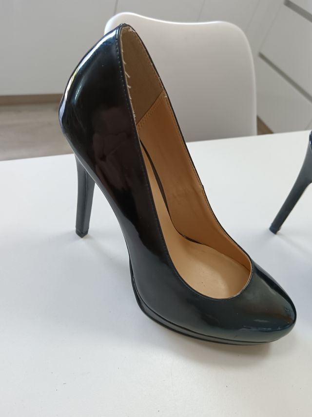 Zapato tacón charol negro sin estrenar 