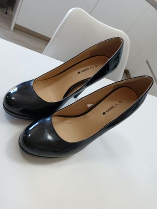 Zapato tacón charol negro sin estrenar