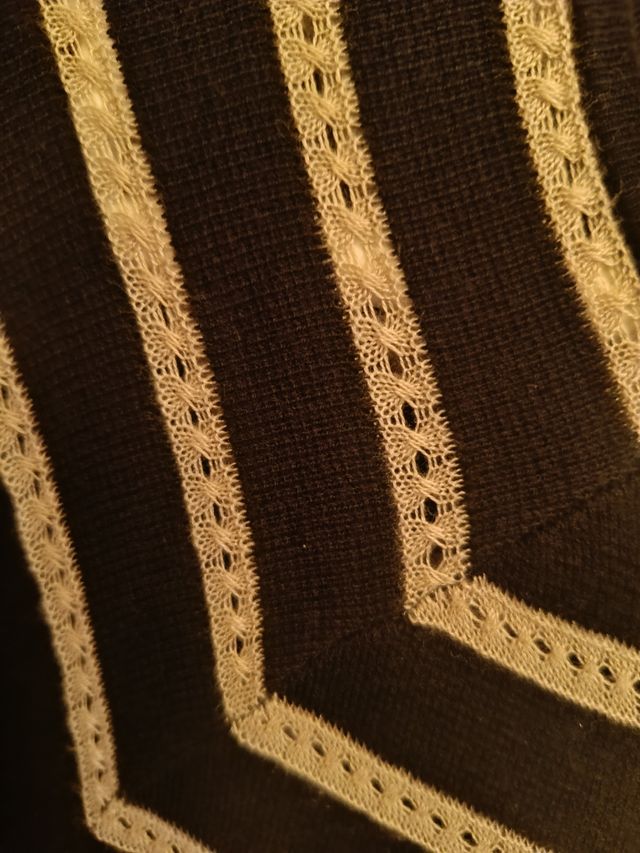 Vestido negro con detalles beis