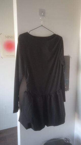 Vestito nero con gonna a palloncino