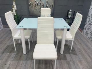 Mesa de comedor cristal y 4 sillas