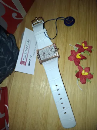 Reloj Cristian Lay Dorado y Blanco