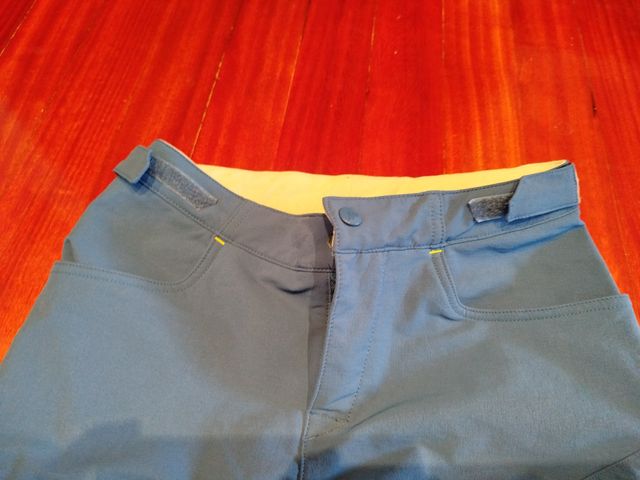 Pantalón de nieve azul y negro