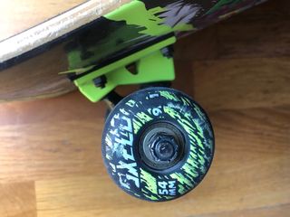 Skate Oxelo con pegatinas Vans