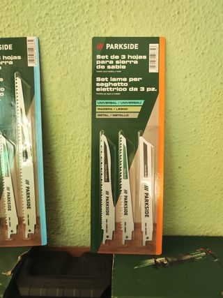 Sierra de sable PARKSIDE 850W + Hojas