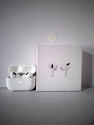 Airpods di seconda generazione bianchi