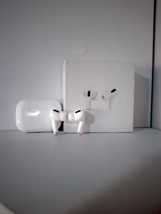 Airpods di seconda generazione bianchi