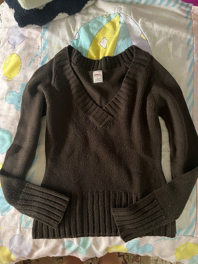 Lote 3 jerseys: azul, beige y marrón