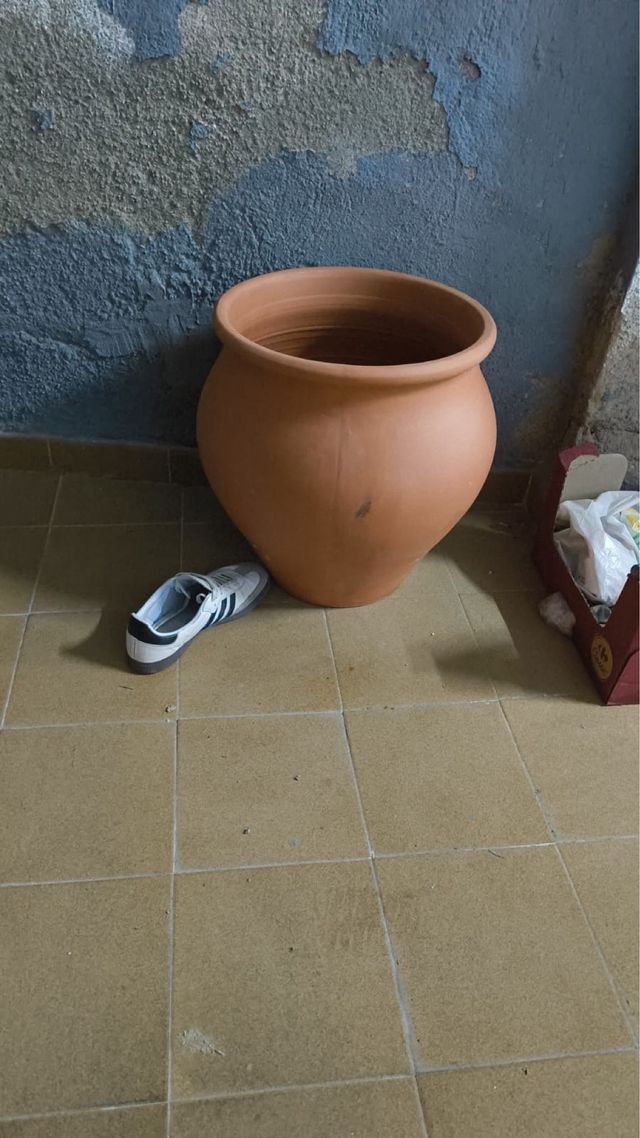 Macetero grande de barro