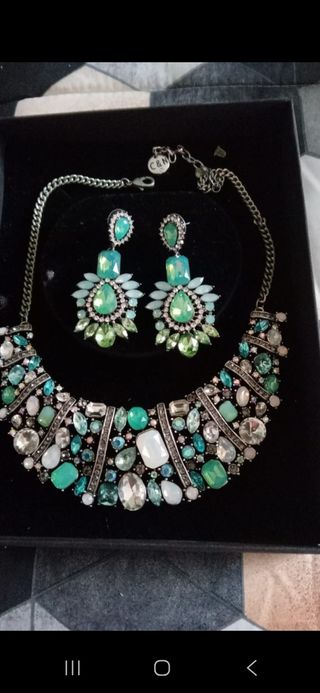 Conjunto Collar y Pendientes C&N