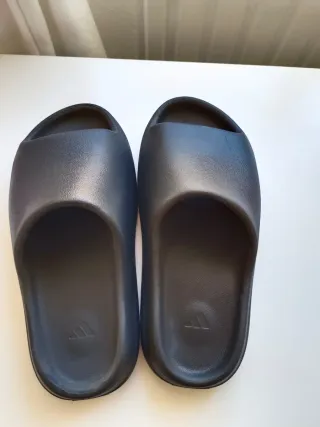 Chanclas Adidas Yeezy Slide Gris