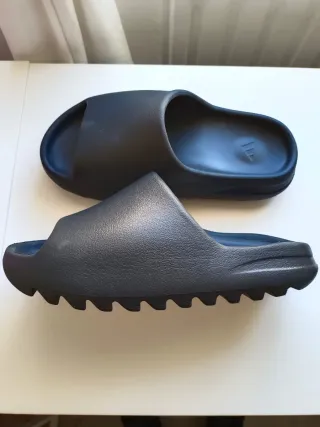 Chanclas Adidas Yeezy Slide Gris