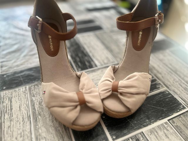 Cuñas Tommy Hilfiger Beige y Marrón