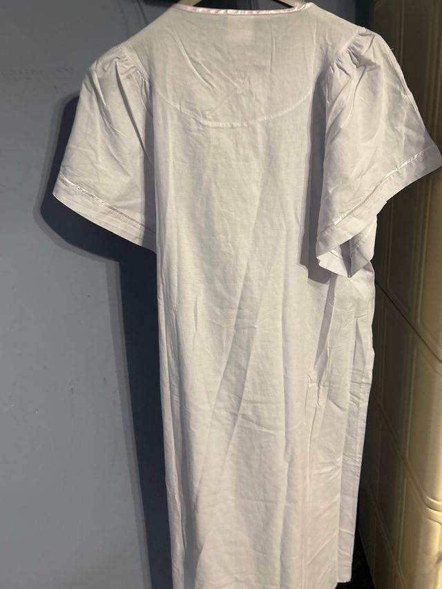 Camicia da notte bianca con pizzo