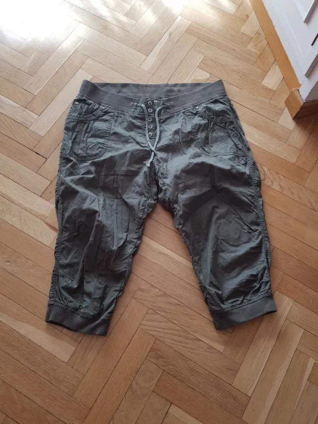 Pantalón verde corsario