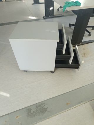Cajonera de oficina metálica