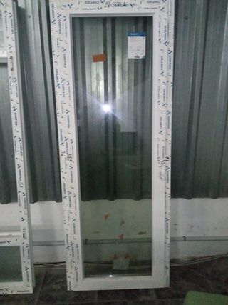 Puerta exterior PVC Cortizo